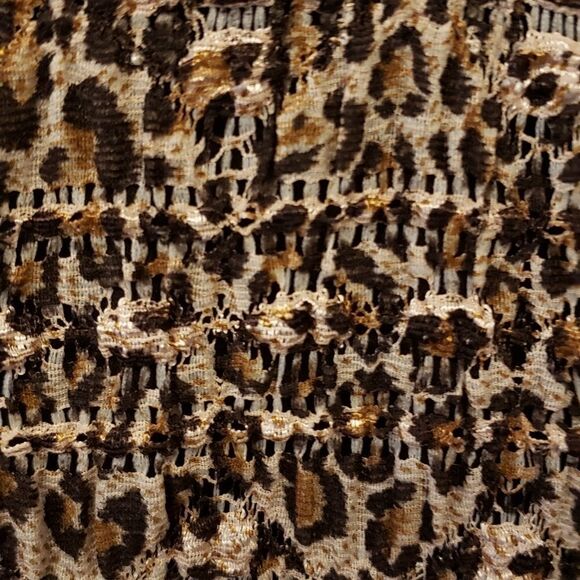 East 5th short Sleeve 🐆 Leopard print top  Medium - Picture 2 of 7